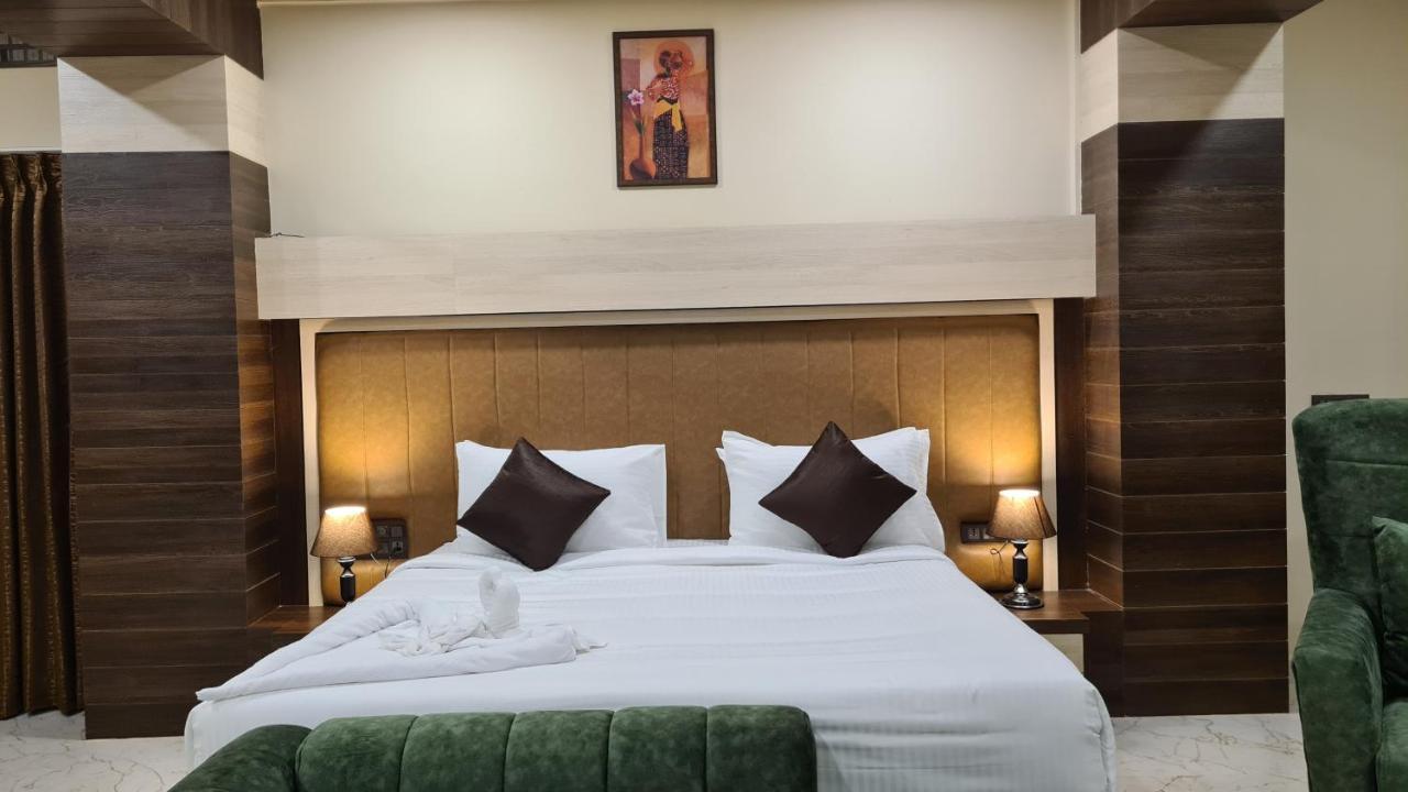 Hotel Eden Karwar Eksteriør billede